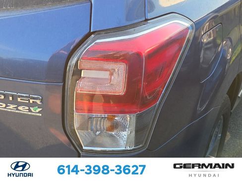 Used 2017 Subaru Forester 2.5i Touring AWD/4WD image 10