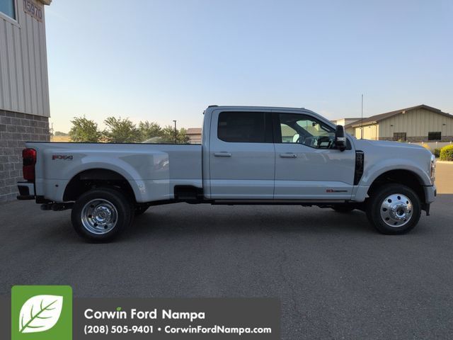 New 2026 Ford F450 Platinum w/ FX4 Off-Road Package AWD/4WD image 2