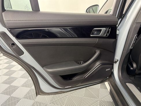 Certified 2019 Porsche Panamera image 24