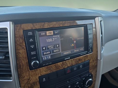 Used 2010 Jeep Grand Cherokee Limited w/ Mopar Chrome Edition Group image 21