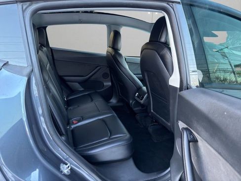 Used 2022 Tesla Model Y Performance image 12