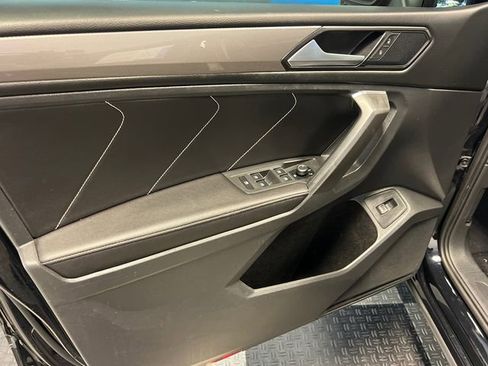 Used 2022 Volkswagen Tiguan SE image 8