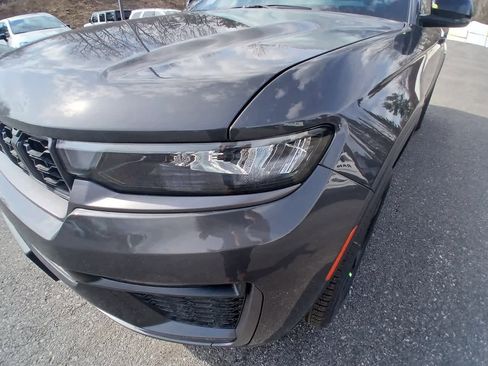 New 2026 Jeep Grand Cherokee Limited w/ Limited Altitude Package AWD/4WD image 7