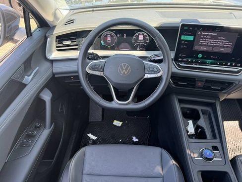 Used 2026 Volkswagen Tiguan SE AWD/4WD image 15