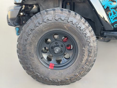 Used 2013 Jeep Wrangler Unlimited Rubicon w/ Connectivity Group image 37