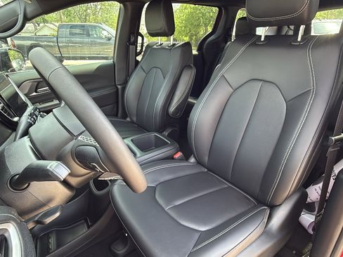 New 2026 Chrysler Voyager LX FWD image 15