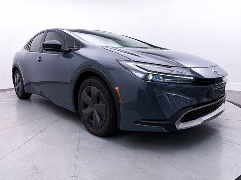 Used 2025 Toyota Prius Plug-In Hybrid image 10