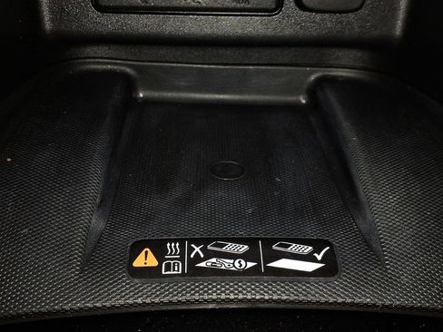 Used 2023 Chevrolet Equinox Premier AWD/4WD image 24
