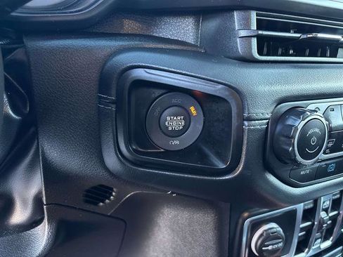 Used 2024 Jeep Wrangler Unlimited Sahara image 29