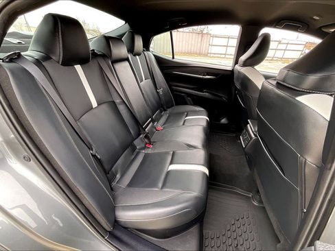 Used 2025 Toyota Camry SE image 15