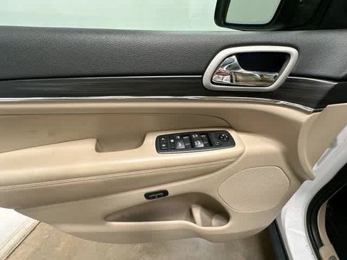 Used 2020 Jeep Grand Cherokee Limited AWD/4WD image 19