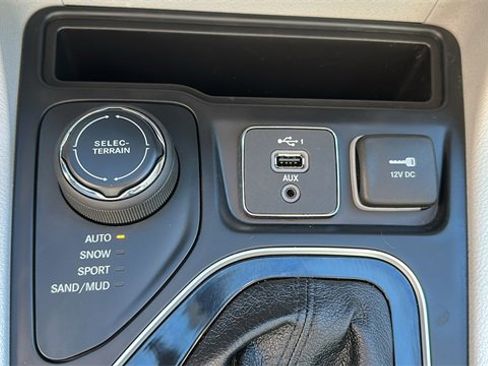 Used 2021 Jeep Cherokee Limited w/ Elite Package image 13