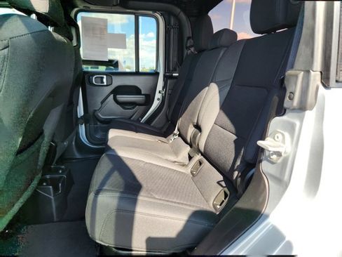 Used 2022 Jeep Gladiator Sport image 31
