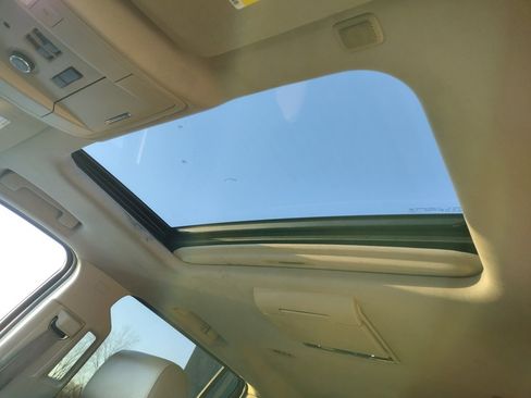 Used 2016 Chevrolet Suburban LTZ image 5