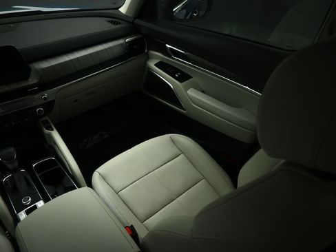 Certified 2024 Kia Telluride EX w/ EX Captain's Chair Package FWD image 46