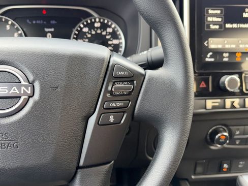 Used 2025 Nissan Frontier SV image 13