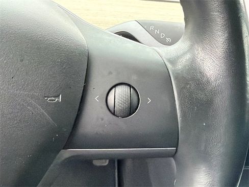 Used 2018 Tesla Model 3 Mid Range image 25