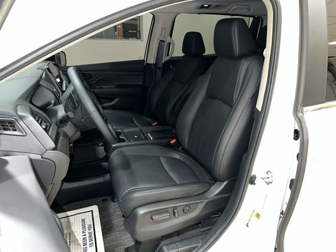 Used 2025 Honda Odyssey EX-L image 3