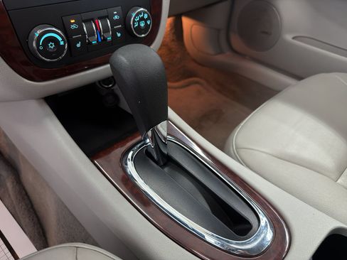 Used 2009 Chevrolet Impala LTZ FWD image 24