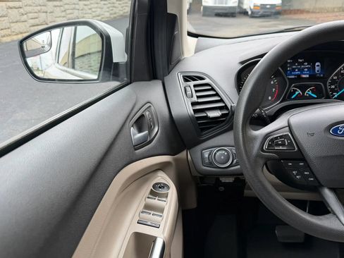Used 2019 Ford Escape SE FWD image 18