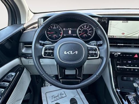Used 2024 Kia Carnival EX FWD image 12
