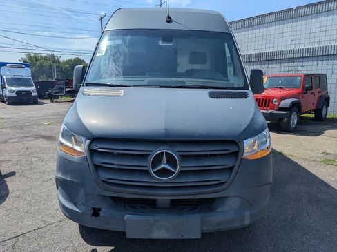 Used 2019 Mercedes-Benz Sprinter 144 image 2