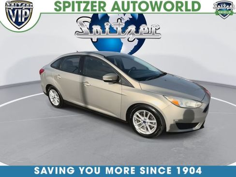 Used 2016 Ford Focus SE FWD image 2