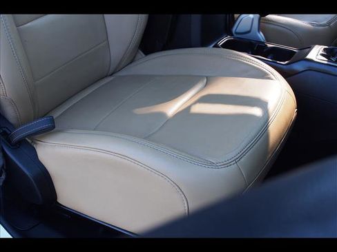 Used 2018 Jeep Wrangler Unlimited Sahara image 16