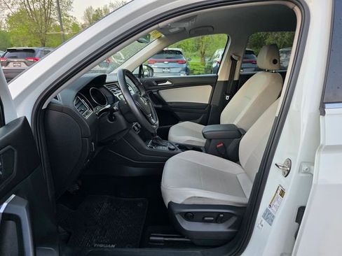 Used 2021 Volkswagen Tiguan SE AWD/4WD image 16