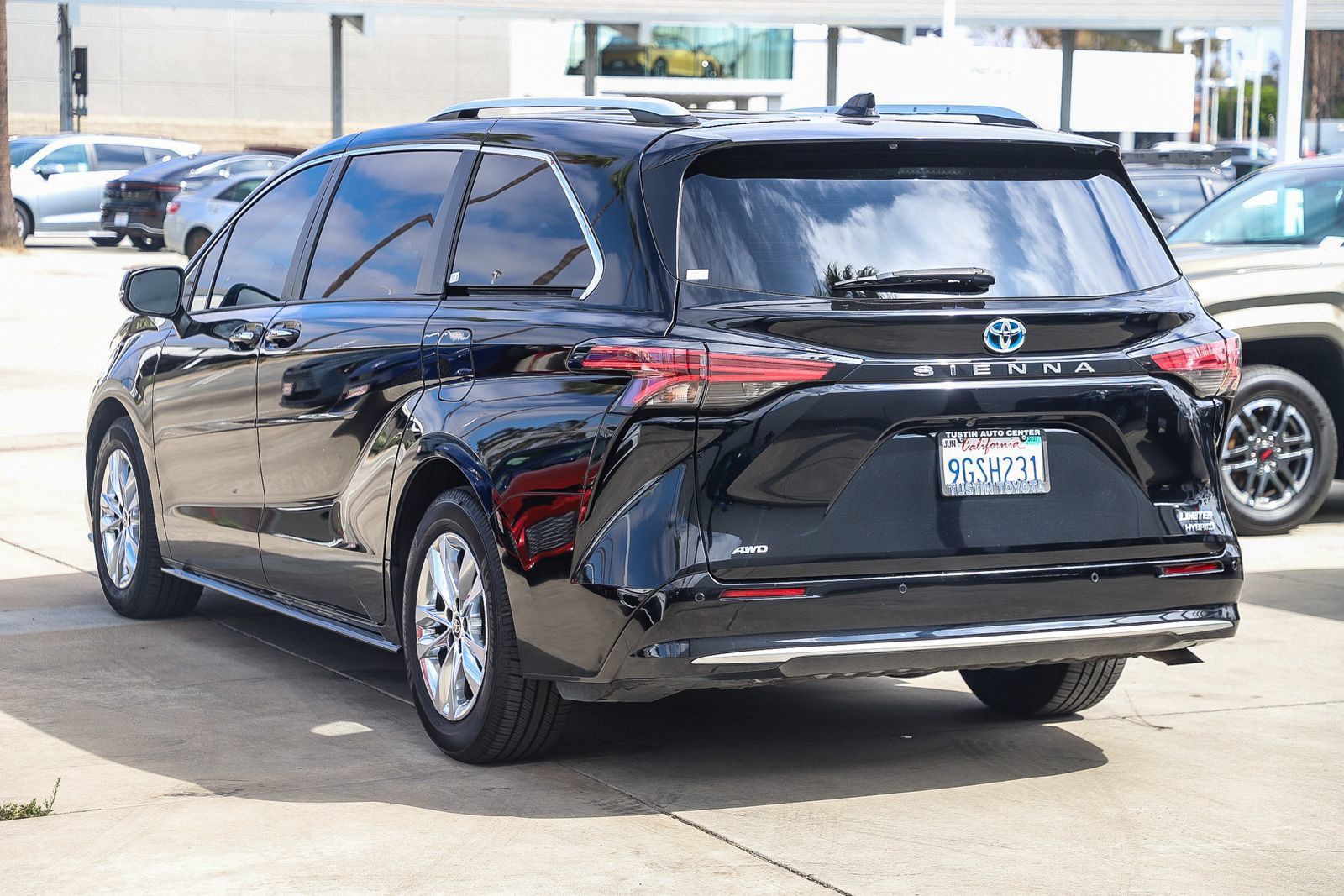 Certified 2023 Toyota Sienna Limited AWD/4WD image 8
