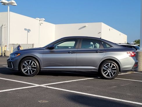 New 2026 Volkswagen Jetta SE FWD image 8