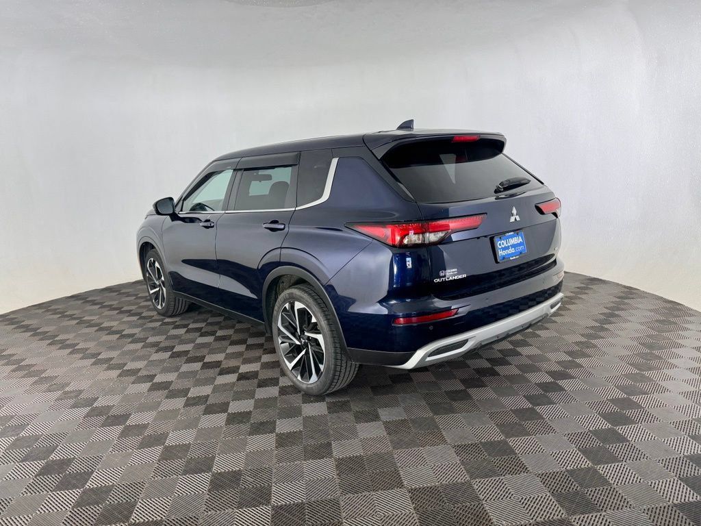 Used 2023 Mitsubishi Outlander SE AWD/4WD image 5