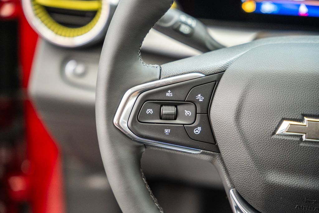 New 2026 Chevrolet Trax LT w/ Sunroof Package FWD image 29