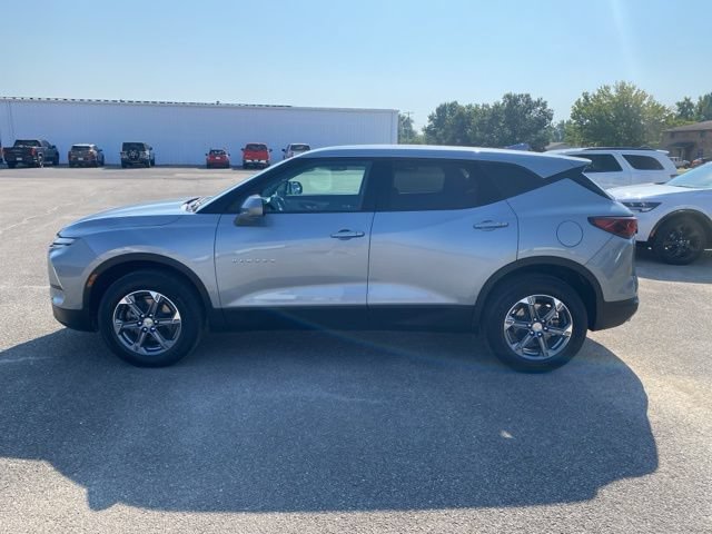 Used 2025 Chevrolet Blazer LT FWD image 3