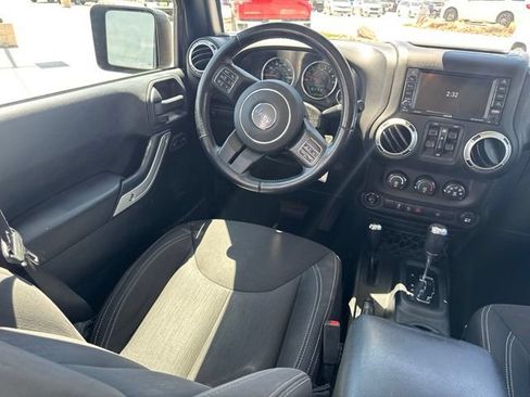 Certified 2017 Jeep Wrangler Unlimited Rubicon w/ Connectivity Group AWD/4WD image 15