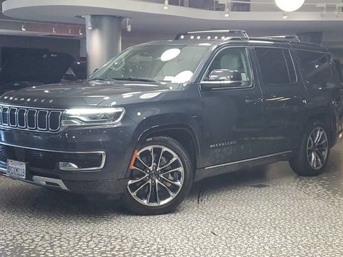 Used 2023 Jeep Wagoneer Series III w/ Premium Group I AWD/4WD image 36