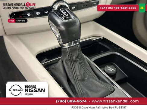 Used 2018 Volvo XC60 T5 Momentum w/ Convenience Package image 24