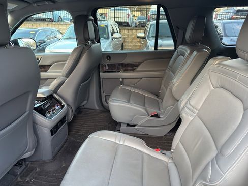 Used 2019 Lincoln Navigator L Select w/ Technology Package image 10