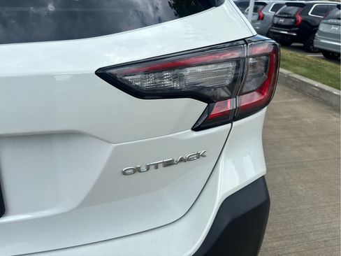 Used 2025 Subaru Outback Premium AWD/4WD image 8