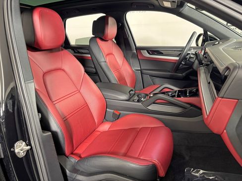 Used 2024 Porsche Cayenne image 39