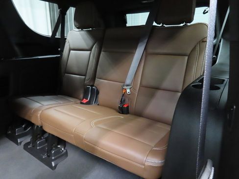 Used 2024 Chevrolet Suburban High Country image 12