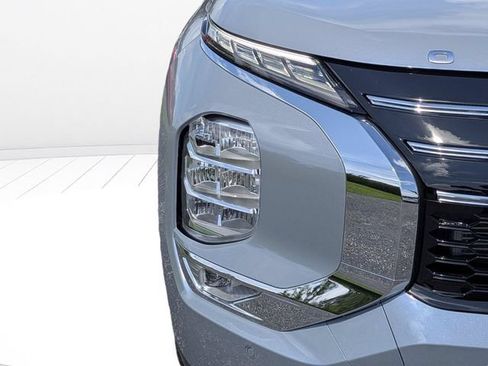 New 2026 Mitsubishi Outlander SE FWD image 9