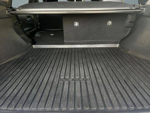 Used 2023 Toyota Venza Limited image 33