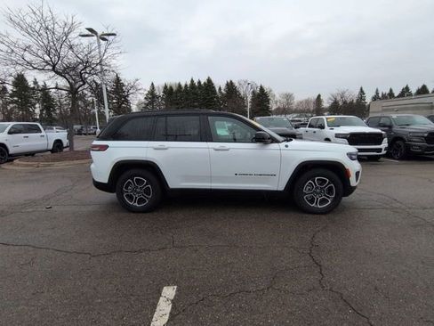 Used 2023 Jeep Grand Cherokee Trailhawk w/ Advanced Protech Group II AWD/4WD image 2