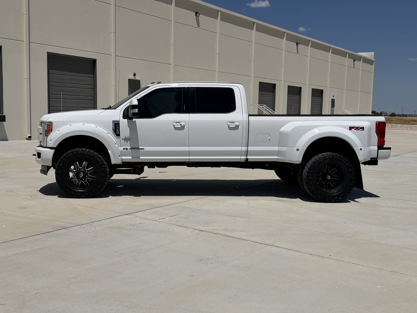 Used 2019 Ford F350 Lariat w/ Lariat Ultimate Package AWD/4WD image 2
