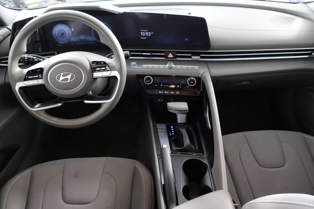 Used 2024 Hyundai Elantra SEL FWD image 2