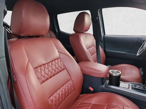 Used 2019 Toyota Tacoma TRD Sport w/ Technology Package image 15