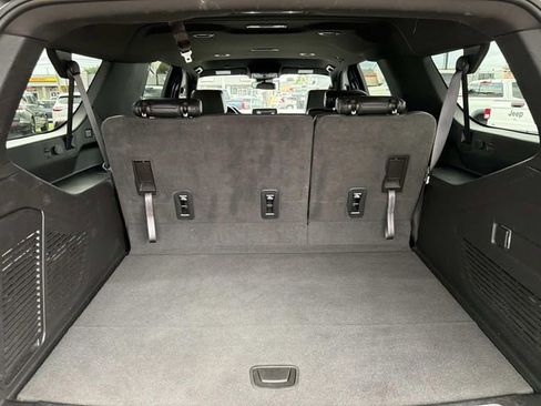 Used 2023 Chevrolet Suburban LT RWD image 10