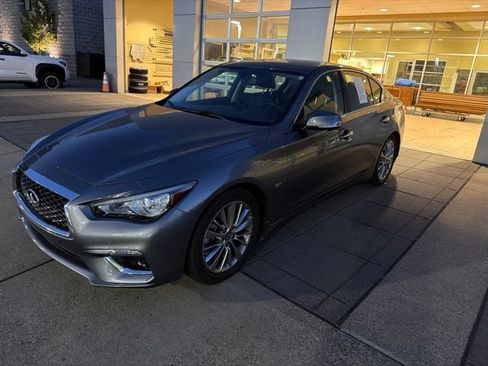 Used 2018 INFINITI Q50 Luxe w/ Essential Package (3.0T Luxe) RWD image 2