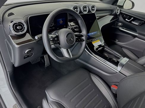 Certified 2025 Mercedes-Benz GLC 300 image 9